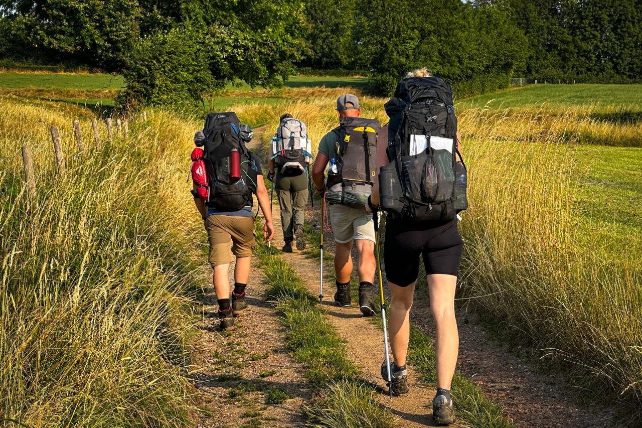 How To Hike Right To Save Your Knees - Doomsday News : Doomsday News How To Hike Right To Save Your Knees - Doomsday News : Doomsday News